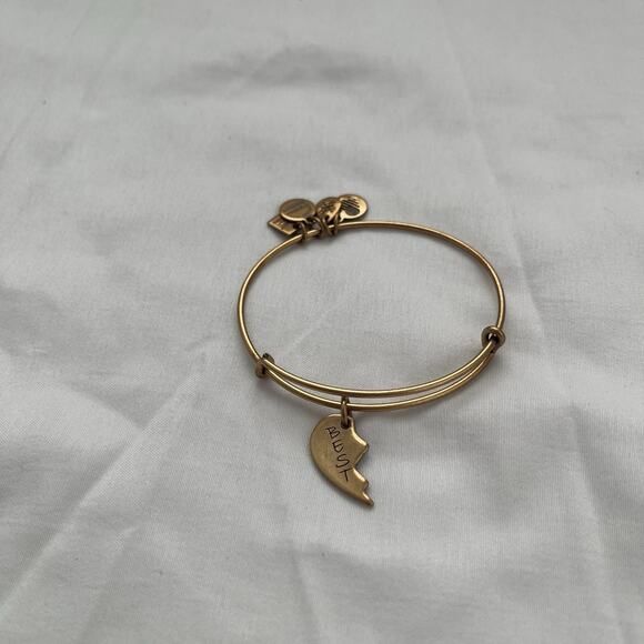 Alex And Ani Best half heart Charm Bracelet brass/gold color - Picture 1 of 6